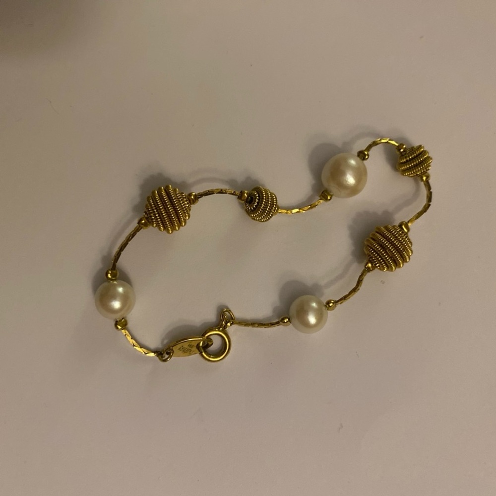 Vintage Signed Trifari Gold Tone Faux Pearl Bracelet Dainty Wedding Bride Gift - Picture 9 of 12